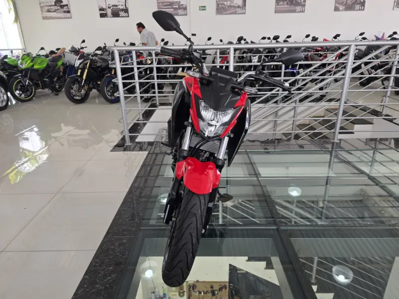 CB 300 F Twister - Foto
