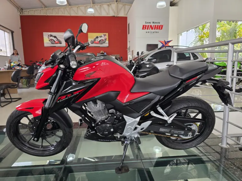 CB 300 F Twister - Foto