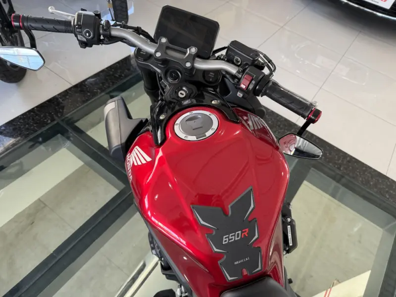 CB 650 R - Foto