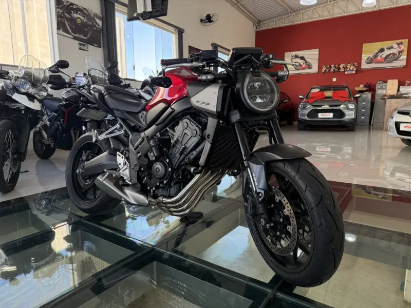 CB 650 R - Foto